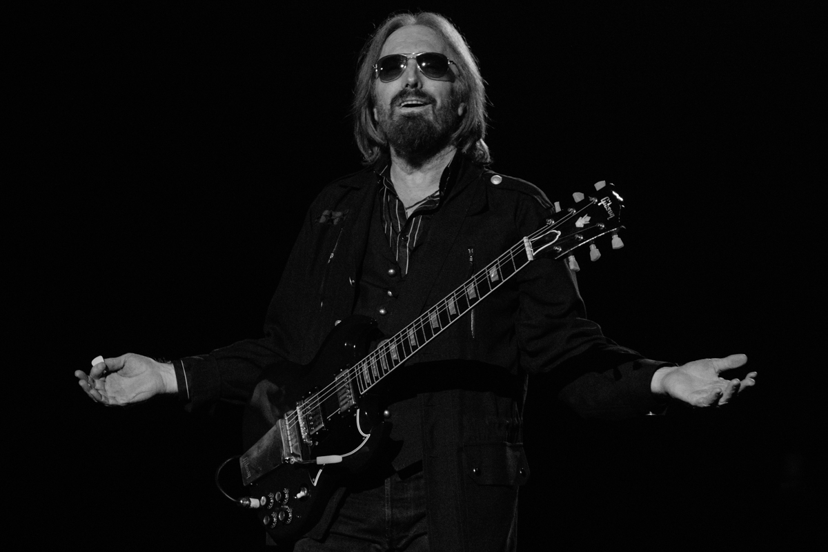 Tom Petty on life support after being found unconscious in full cardiac arrest