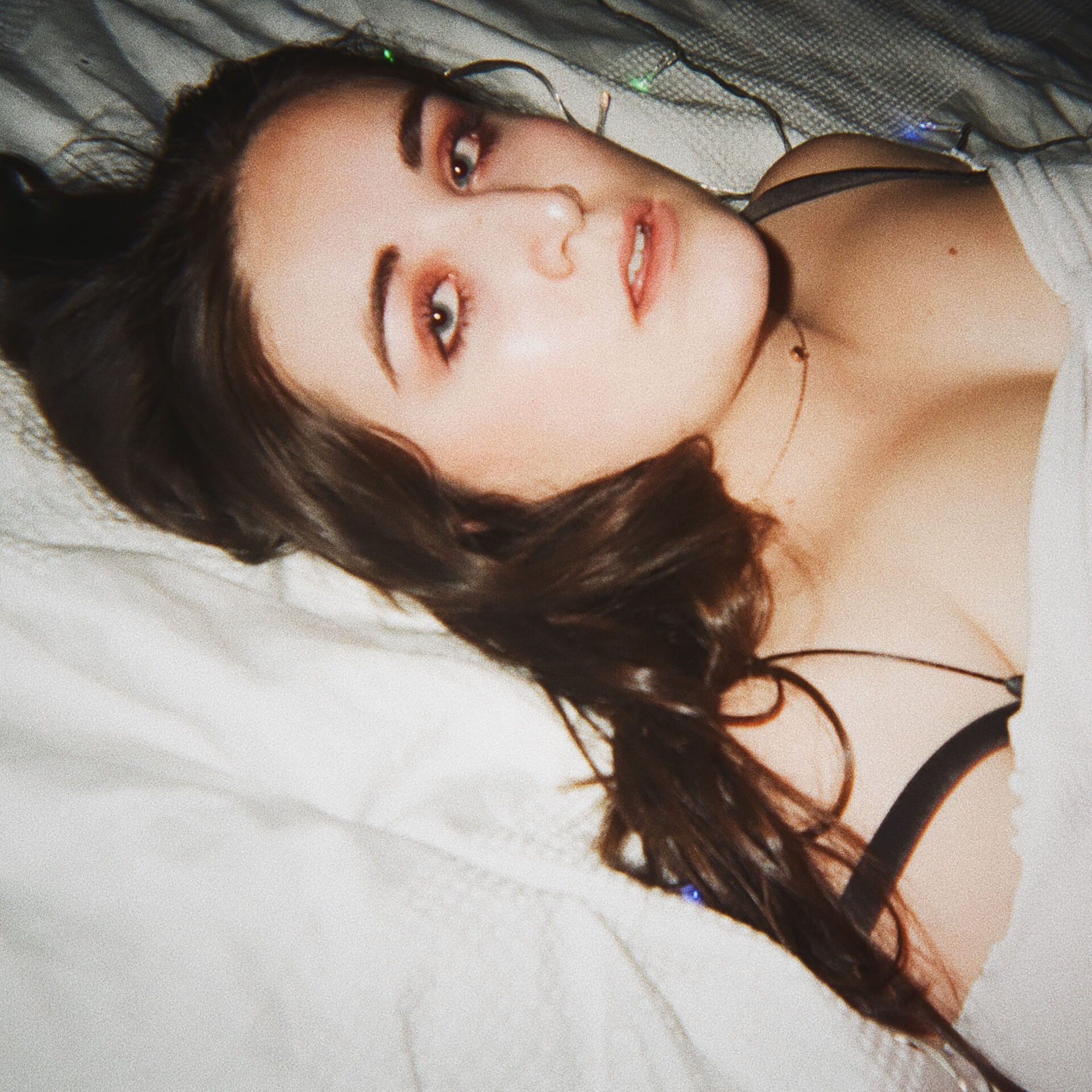 Lauren Aquilina releases powerful new single “Tobacco In My Sheets”