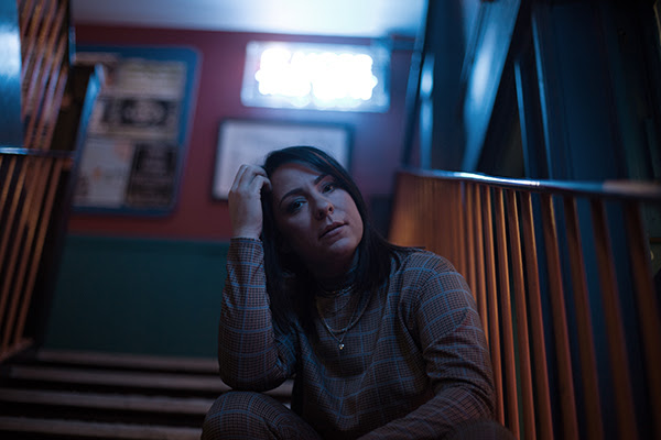 Lucy Spraggan sounds off in anthemic new single, “Lucky Stars”
