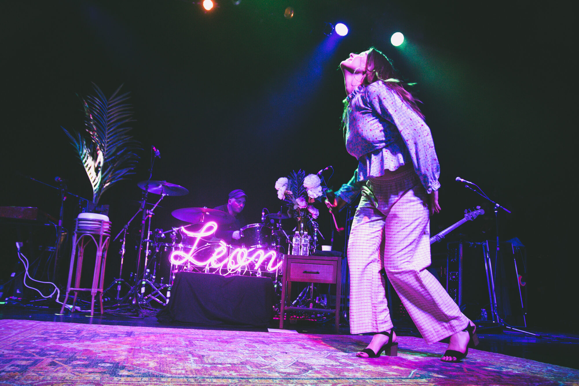 LIVE REVIEW LÉON celebrates her creativity and consistency in New York