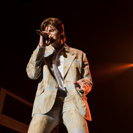 Up Ruel Full Body LIVE REVIEW | Ruel wraps up the 4th Wall Tour at Shrine Auditorium and ...
