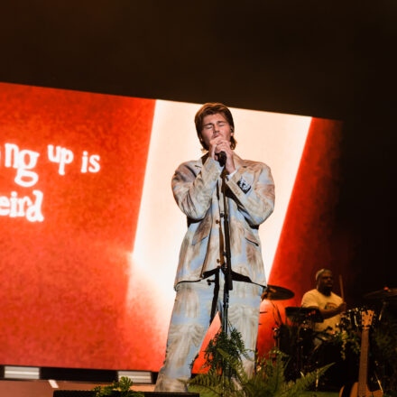 Up Ruel Full Body LIVE REVIEW | Ruel wraps up the 4th Wall Tour at Shrine Auditorium and ...
