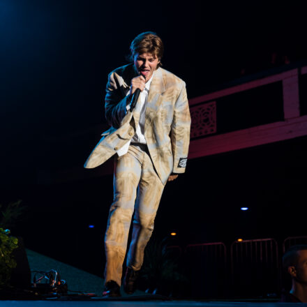 Up Ruel Full Body LIVE REVIEW | Ruel wraps up the 4th Wall Tour at Shrine Auditorium and ...