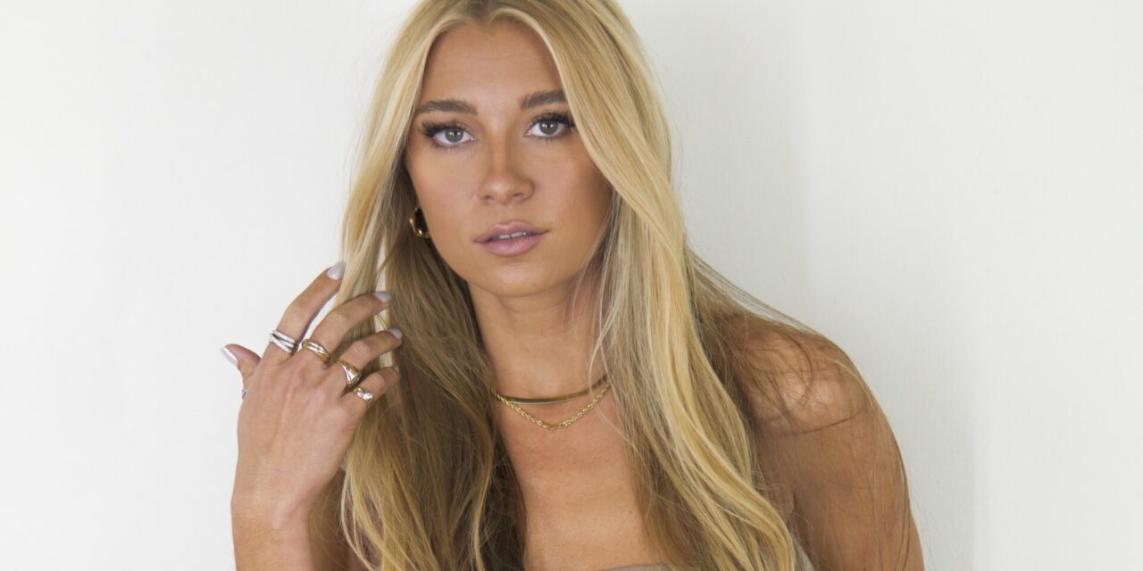 Julia Cole releases summer anthem “Spicy”