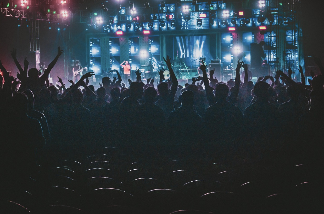 The Art of Live Concert Production: How Professional Audiovisuals Shape ...