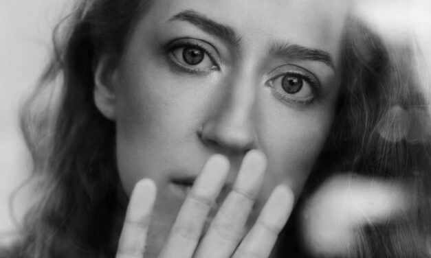 POLI NIKA Confronts Fear and Intimacy with Vulnerable New Single “Don’t Mean to Hurt You”