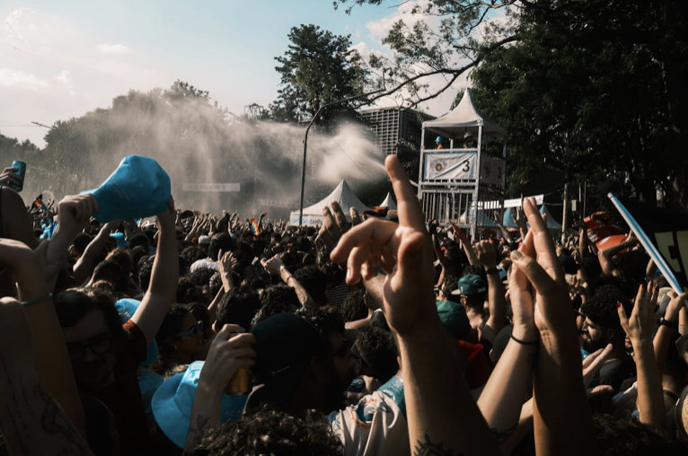 Here’s How You Can Enjoy A Music Festival With Your Friends This Summer
